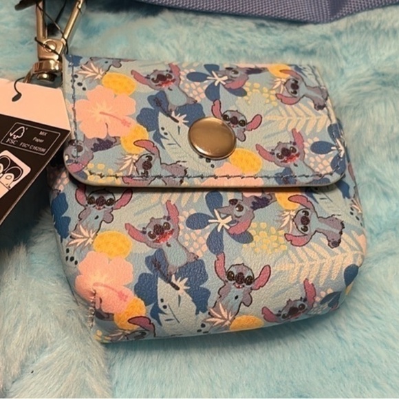 Disney Bundle  Stitch Soap Dish Lotion Dispenser Beauty Set & Figural Backpack - Picture 7 of 14